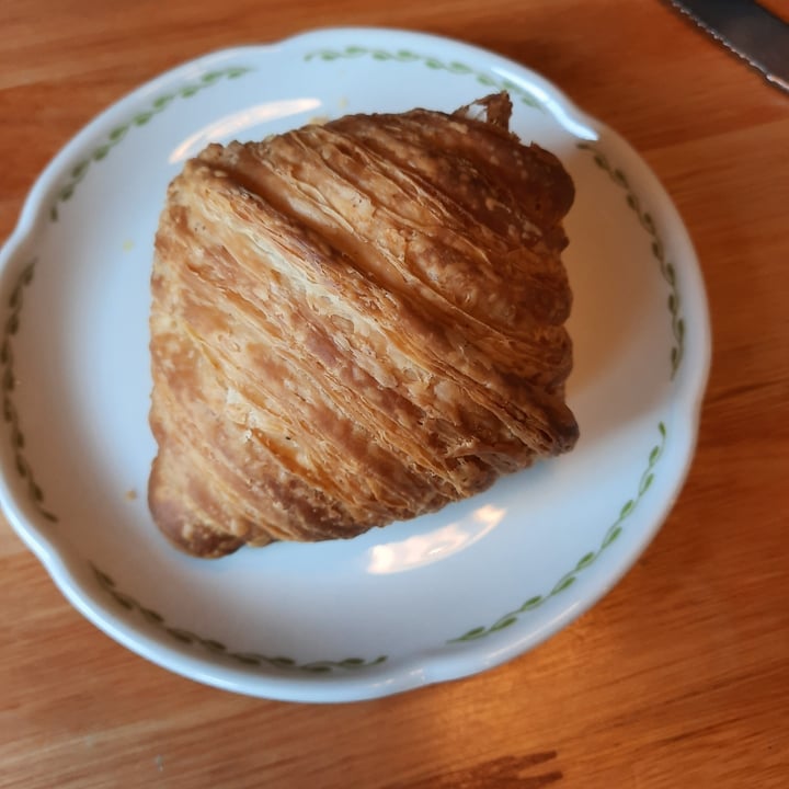 photo of Casa Tatilda Café & Bar Tandil Croissant Vegano shared by @lulucia on  15 May 2022 - review