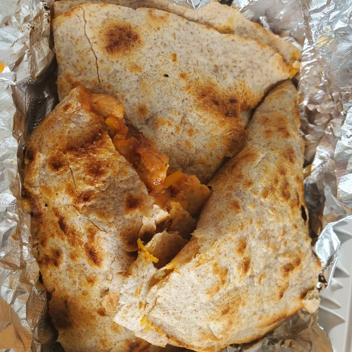 photo of Burger UrWay la bella pizzeria Vegan Quesadilla BBQ Chick'n shared by @klarina on  24 May 2022 - review