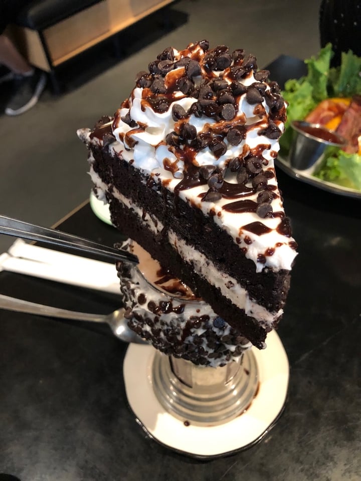 photo of Black Tap The Vegan Chocolate Cake Shake shared by @ryankatz on  27 Mar 2020 - review