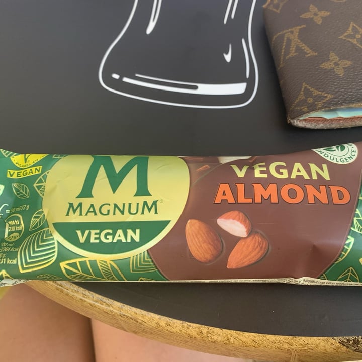 photo of Magnum Magnum Vegan Almond shared by @rebeccareas on  27 Jul 2022 - review