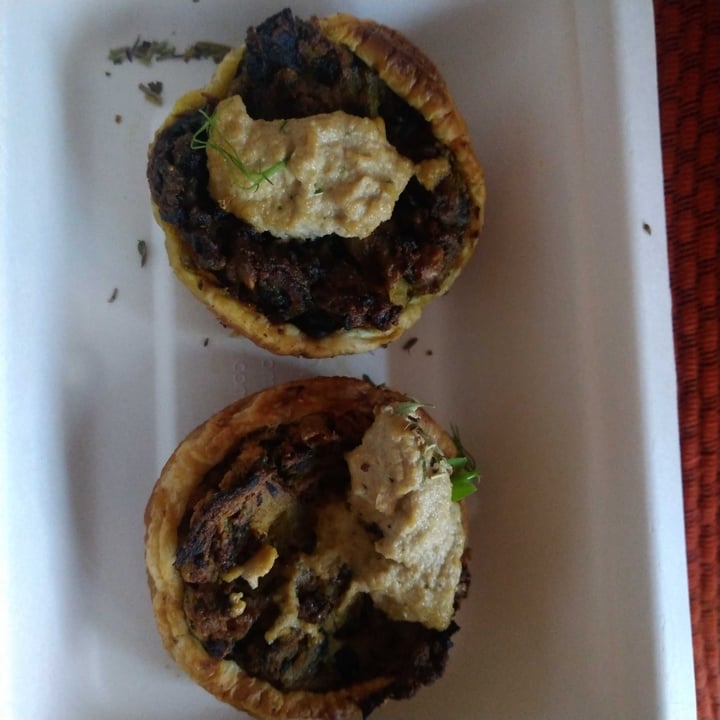 photo of CactusCat Bar Mini Quiche champiñones shared by @walkabout-veg on  24 Oct 2020 - review