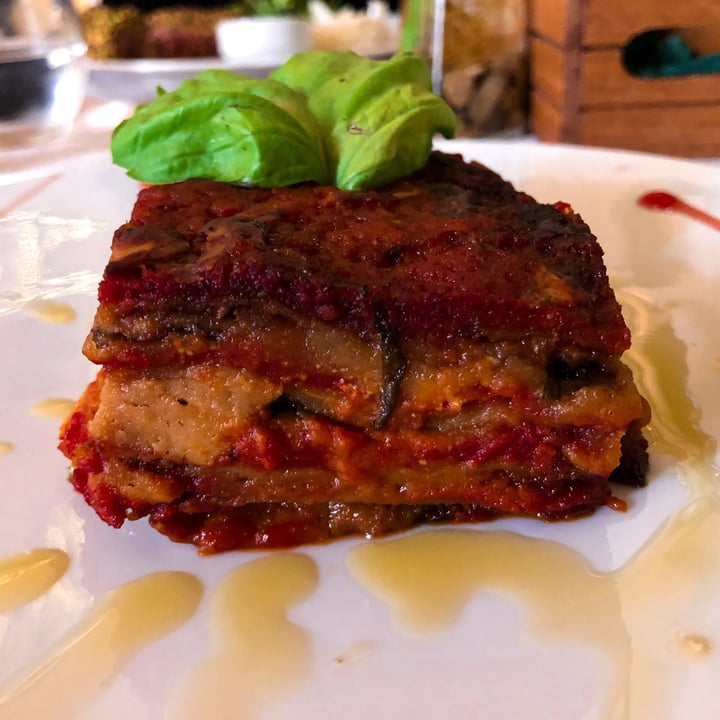 photo of Pesto di Pistacchio Parmigiana di melanzane con crema di anacardi e formaggio vegan grattuggiato shared by @anjapiroscia on  10 Mar 2022 - review