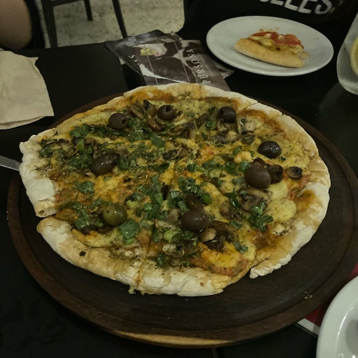 photo of Oso Blanco café de especialidad Pizza champis shared by @lucasalorenzi on  14 Jan 2022 - review