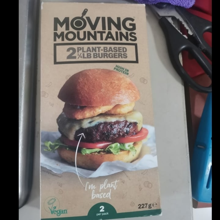 photo of Moving Mountains 2 Plant-based 1/4 lb Burgers shared by @fluffyfloofs on  07 Oct 2022 - review