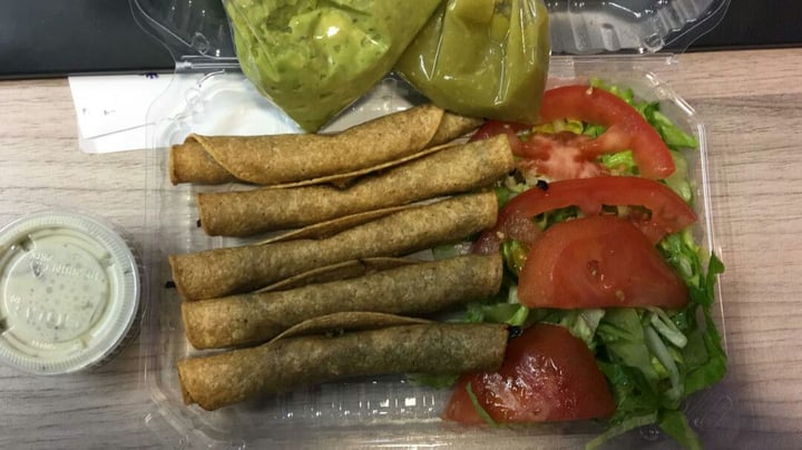 photo of VeganMunch Flautas veganas shared by @starlight on  20 Jan 2020 - review