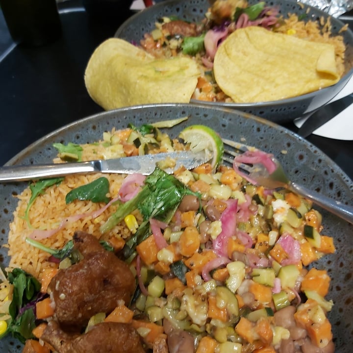 photo of LOS DOS HOMBRES Burrito Bowl - Vegan shared by @lotuspond on  09 Apr 2021 - review