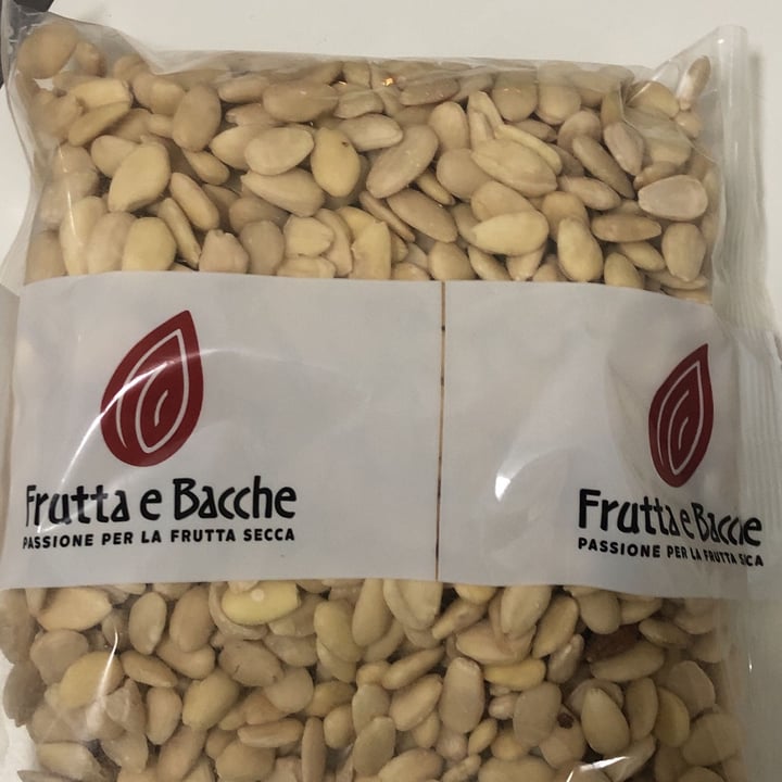 photo of Frutta e bacche naturally Mandorle Pelate Biologiche shared by @psychegle on  22 Nov 2022 - review