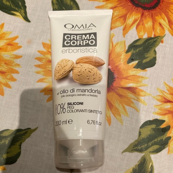 photo of Omia crema corpo olio di mandorla shared by @psicopompo on  25 Aug 2022 - review