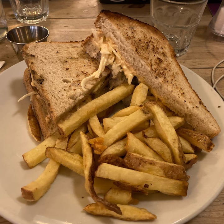 photo of Mono Reuben Sandwich shared by @simonescampoli on  01 Nov 2021 - review