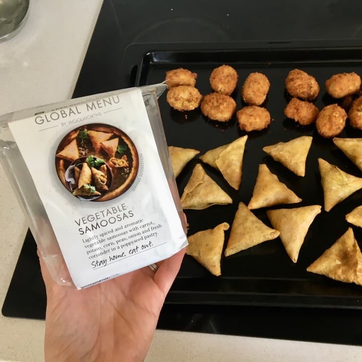 photo of Woolworths Food Vegetable Samoosas shared by @taz on  17 Oct 2020 - review