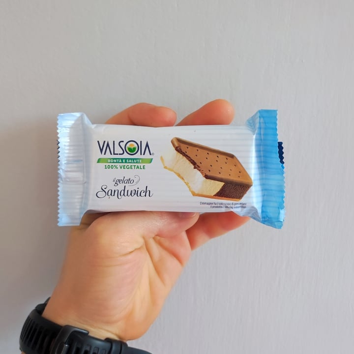 review photo of Valsoia Biscotto gelato shared by @maribalio on 29 Jun 2022 - review