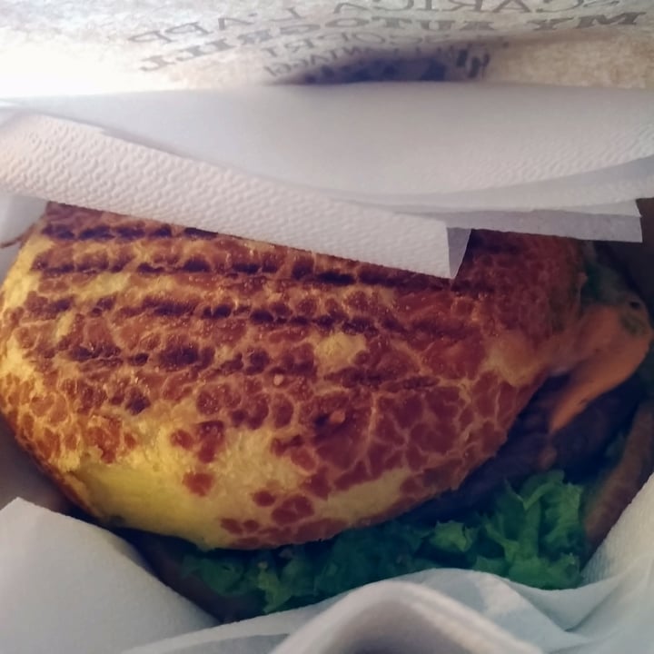 photo of Autogrill WOW burger shared by @walkabout-veg on  10 Oct 2021 - review