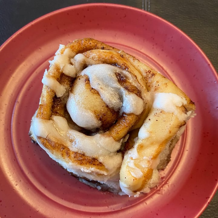 photo of Beard's Coffee Bar And Bakery Cinnamon Bun shared by @kturcotte on  07 Jan 2021 - review