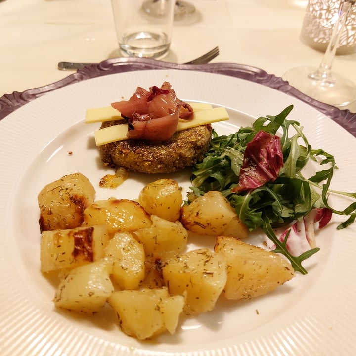 photo of B&B Locanda Degli Aromi Burger di lenticchie shared by @wandavetveg on  08 Apr 2022 - review