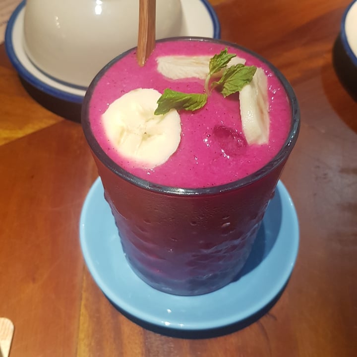 photo of Củ và Rễ - A Vegan Restaurant Strawberry, dragon fruit & Banana shared by @transit-future on  16 Dec 2020 - review