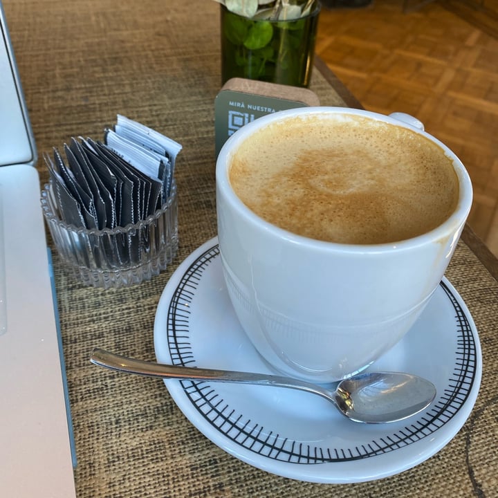 photo of Tea Connection cafe con leche de almendras shared by @inespressable on  08 Jul 2022 - review
