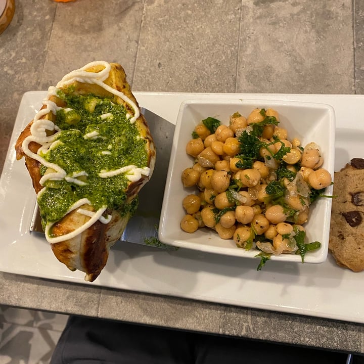 photo of The Vegetable Hunter- Vegan/ Vegetarian Cafe & Boutique Brewery Mac and Cheese Pesto Pita shared by @elisethyrum on  17 Mar 2022 - review