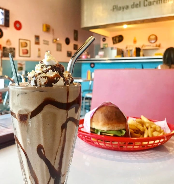 review photo of COMET 984 - 50's Diner Chocolate Milkshake shared by @lapaloma on 10 Dec 2019 - review