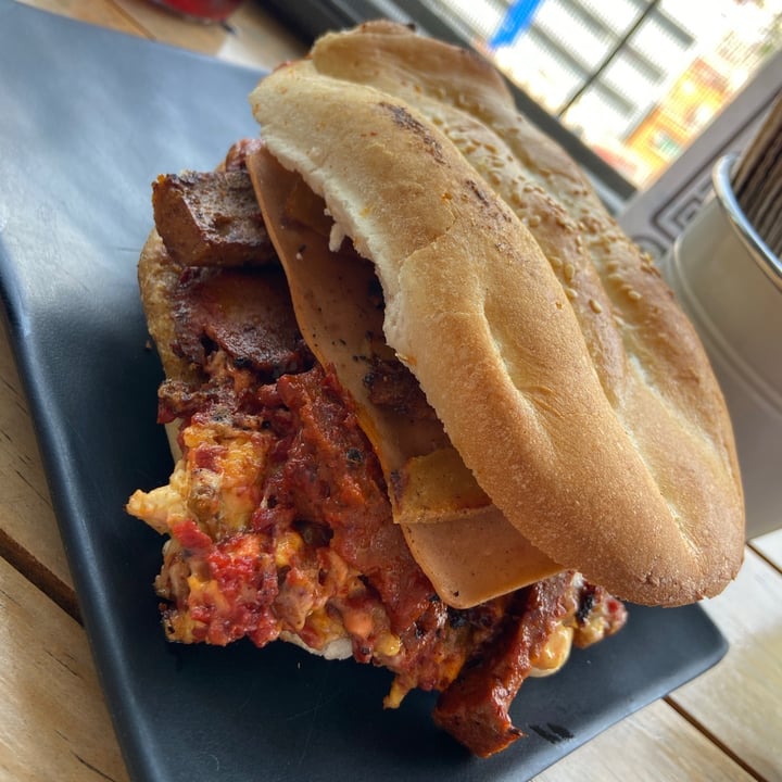 review photo of Vegattos Torta de milanesa, salchicha y tocino shared by @paulinahgr on 23 Apr 2021 - review