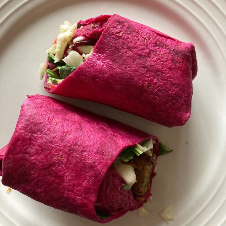 review photo of Woolworths Food Falafel and Beetroot Wrap shared by @amymcc on 26 Aug 2021 - review