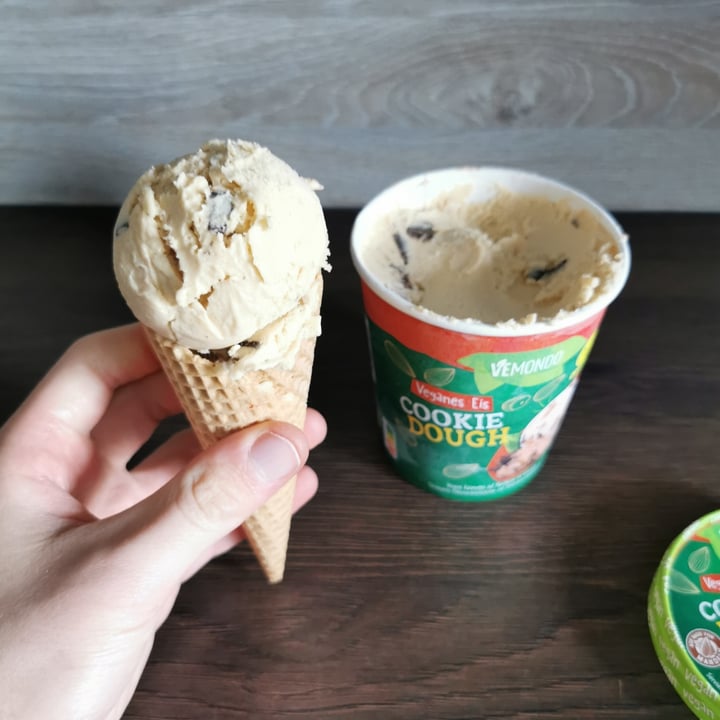 photo of Vemondo  Cookie Dough Non-Dairy Ice Cream shared by @tzschoppi on  19 Oct 2022 - review
