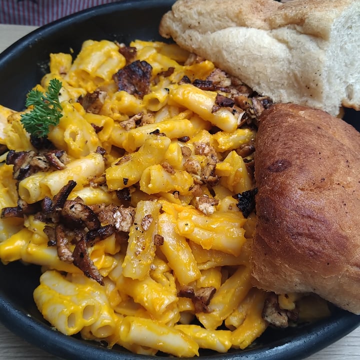 review photo of Cafe Leon Interior 6 Local 3 Paseo Del Faro Mac & Cheese shared by @danielbautista on 02 Oct 2020 - review