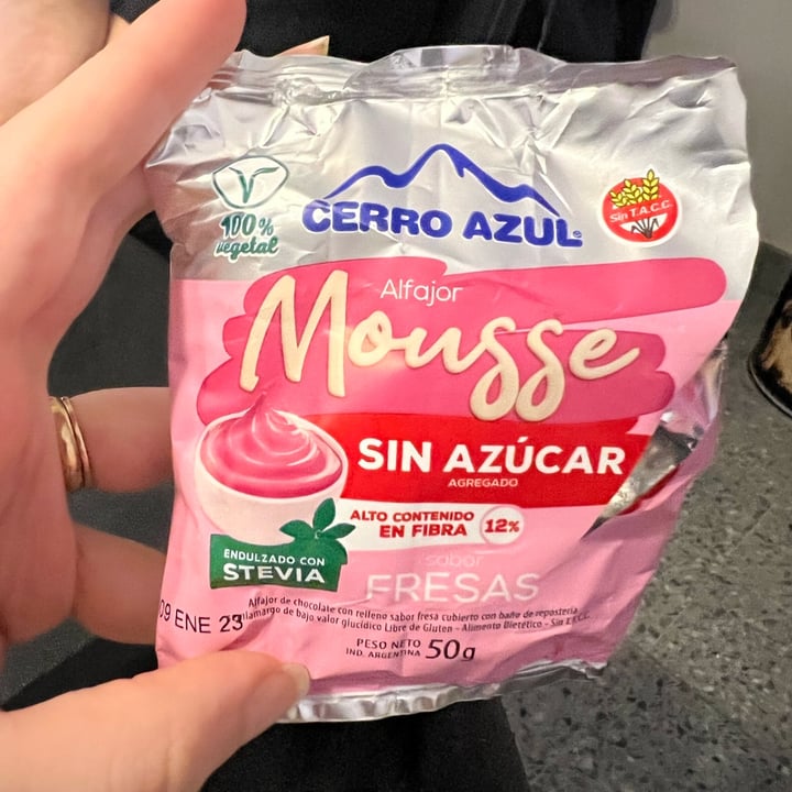 photo of Cerro Azul Alfajor de Mousse de Fresas shared by @mariefl on  20 Oct 2022 - review