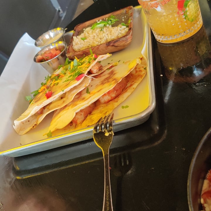 review photo of Casa Del Vegano Fried “Shrimp” Quesadilla shared by @yaneli on 29 Apr 2022 - review