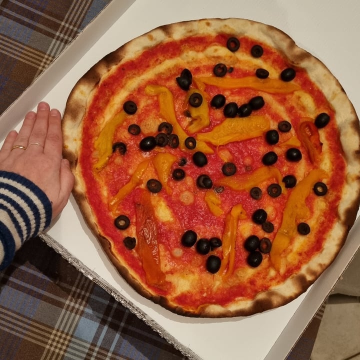 photo of Oro Nero Amelia Pizza con peperoni e olive shared by @annapannafood on  24 Apr 2022 - review