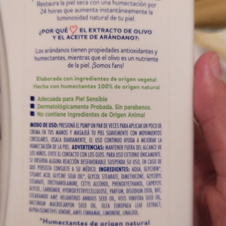 review photo of St. Ives Crema Corporal Olivo y Aceite de Arándano shared by @kaifox on 10 May 2022 - review