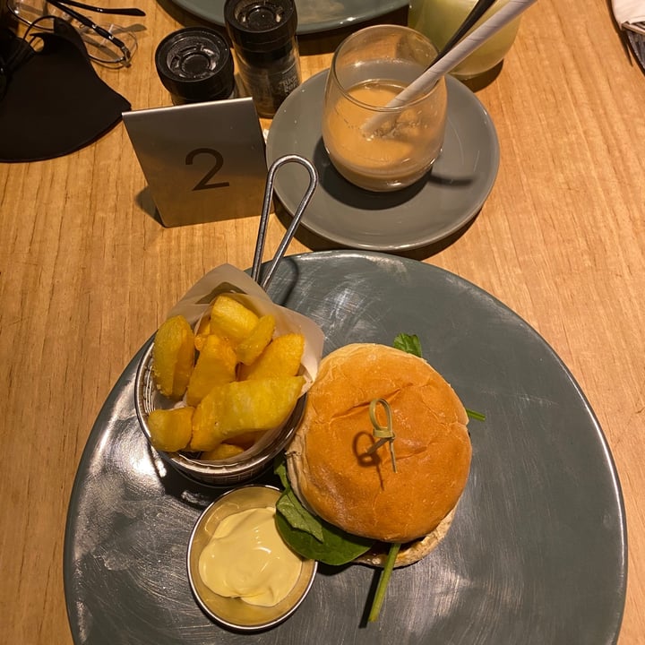 photo of Woolworths Café, Cavendish Square Plant Burger shared by @kriscallyhenry on  25 Mar 2022 - review