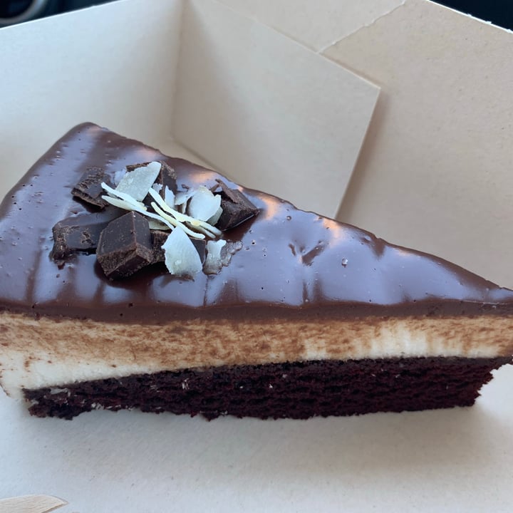 review photo of Sweet Paradise Tarta de Bounty shared by @pakote on 17 Aug 2020 - review