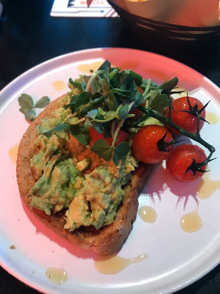 photo of Village Hotel Farnborough Mash Avocado On Toast shared by @lolilore on  06 Dec 2019 - review