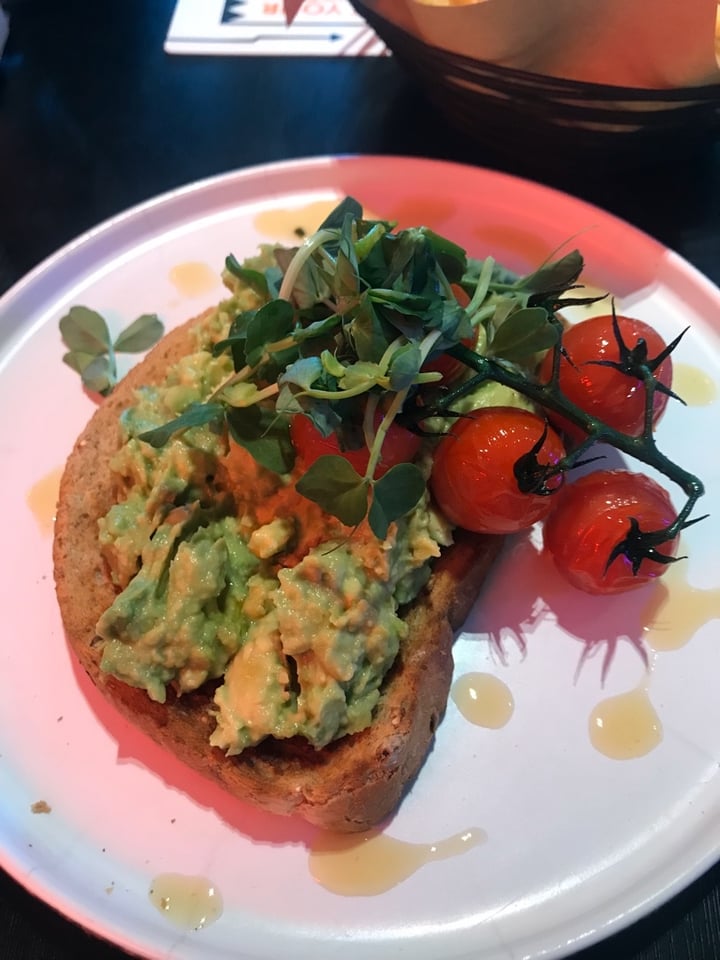 review photo of Village Hotel Farnborough Mash Avocado On Toast shared by @lolilore on 06 Dec 2019 - review