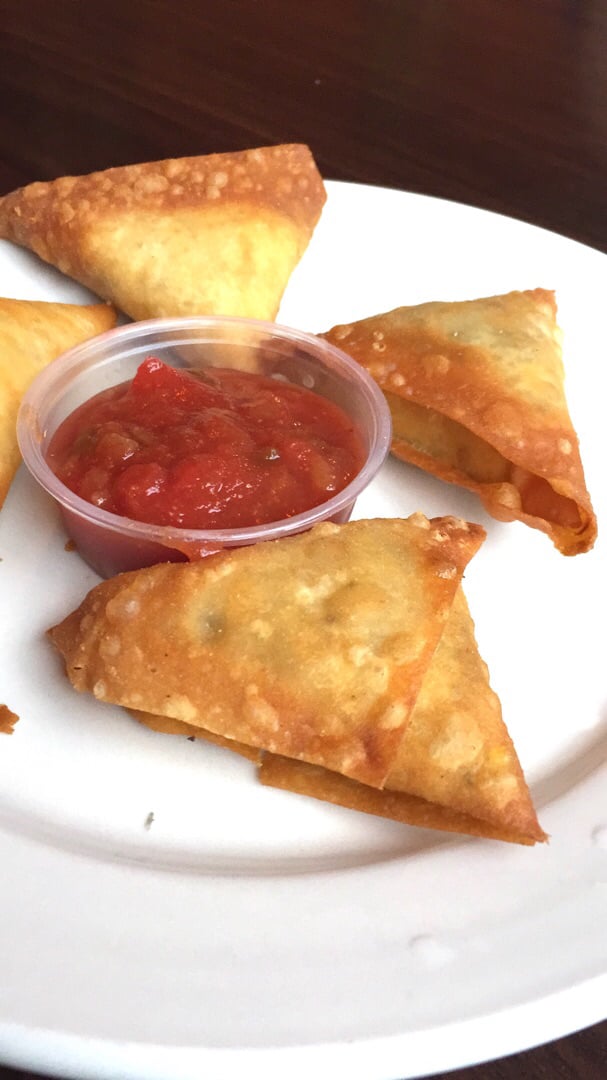 review photo of Dillas Restaurant Veggie Sambusa shared by @sorayadee on 31 Aug 2018 - review