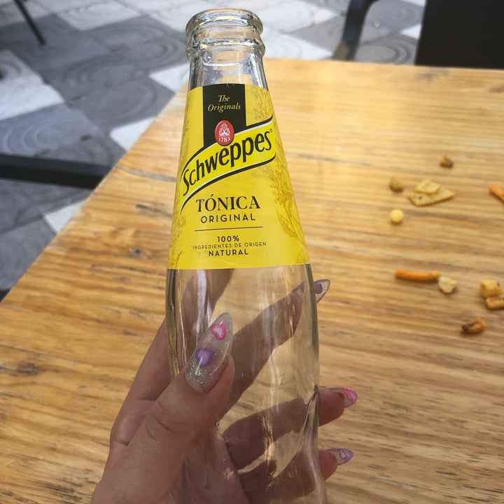 photo of Schweppes Tonica original shared by @mxriw on  06 May 2021 - review