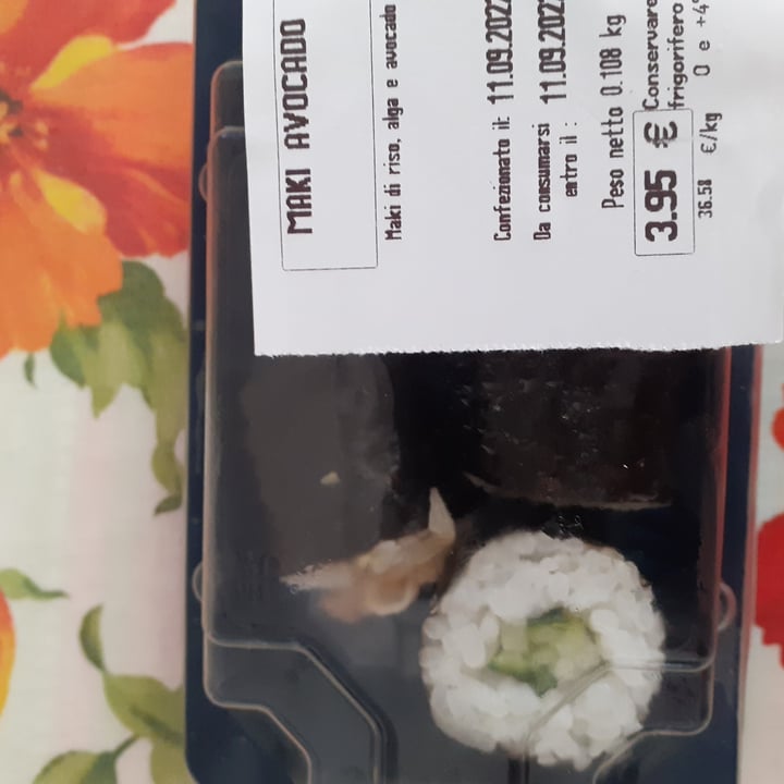 review photo of Carrefour maki avocado shared by @silvanadessi on 12 Sep 2022 - review