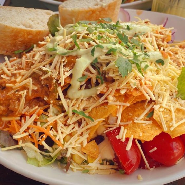 photo of Zeil Kitchen vegan nachos shared by @santo-vegano on  02 Nov 2022 - review