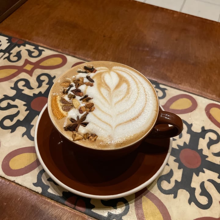 review photo of Tierra Libre Latte de Temporada con Leche de Cacahuate shared by @fruitarianna on 03 Dec 2022 - review
