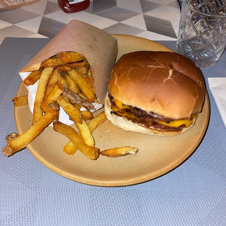 photo of Green Farmer's Paris 09 Hamburger shared by @gretaminto on  11 Mar 2022 - review