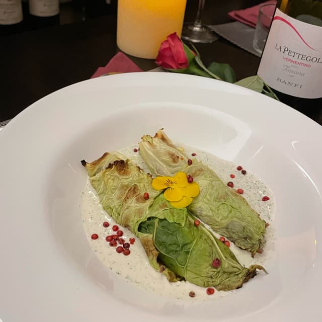Foto do prato “Involtino di verza su crema alla Nepitella”