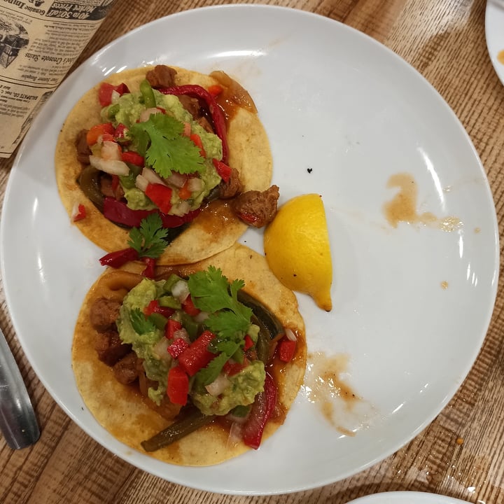 review photo of El Perro Gamberro Tacos shared by @srtamatthews on 27 Mar 2021 - review