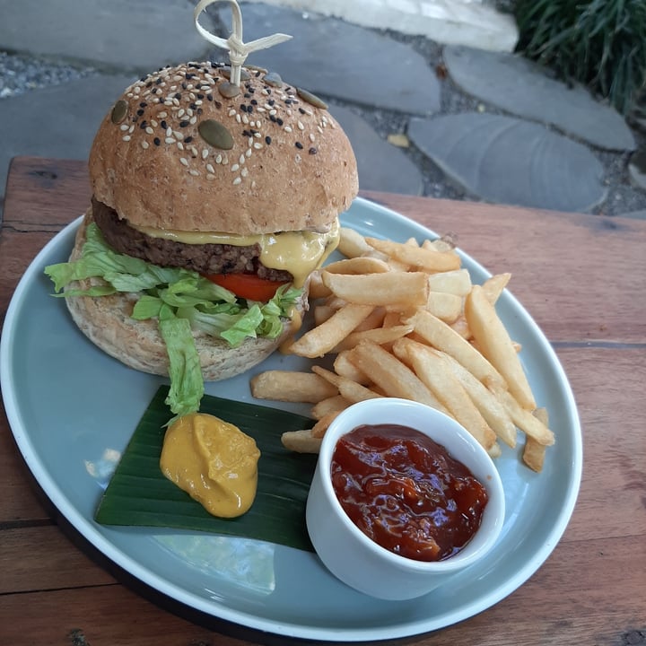 photo of The Shady Shack Vegan Cheeseburger shared by @plantsfeelthough on  06 Jun 2020 - review