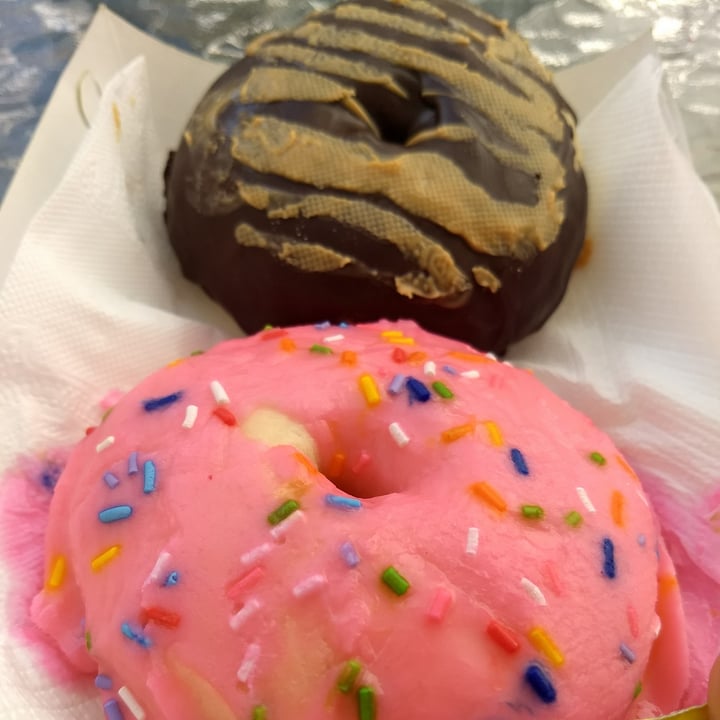 photo of Mönt take away Donas Veganas shared by @noeliachavez10 on  17 Sep 2020 - review