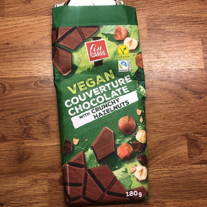 photo of Fin Carré Vegan chocolate with crunchy hazelnuts shared by @figaro on  13 Aug 2021 - review