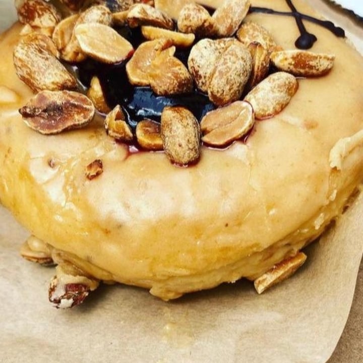 photo of Crosstown Marylebone - Vegan Doughnuts & Coffee Peanut Butter & Black currant Compote shared by @mostravagante on  22 Apr 2022 - review