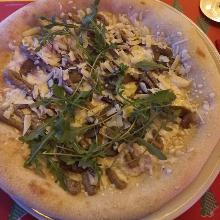 review photo of New Freedom Cakes Café Dos Medias Pizzas shared by @martabassignani on 03 Jan 2022 - review