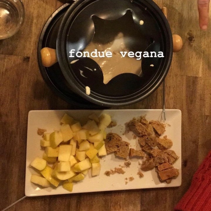 photo of CReeA Fondue Vegana shared by @silvestre on  01 Jun 2020 - review