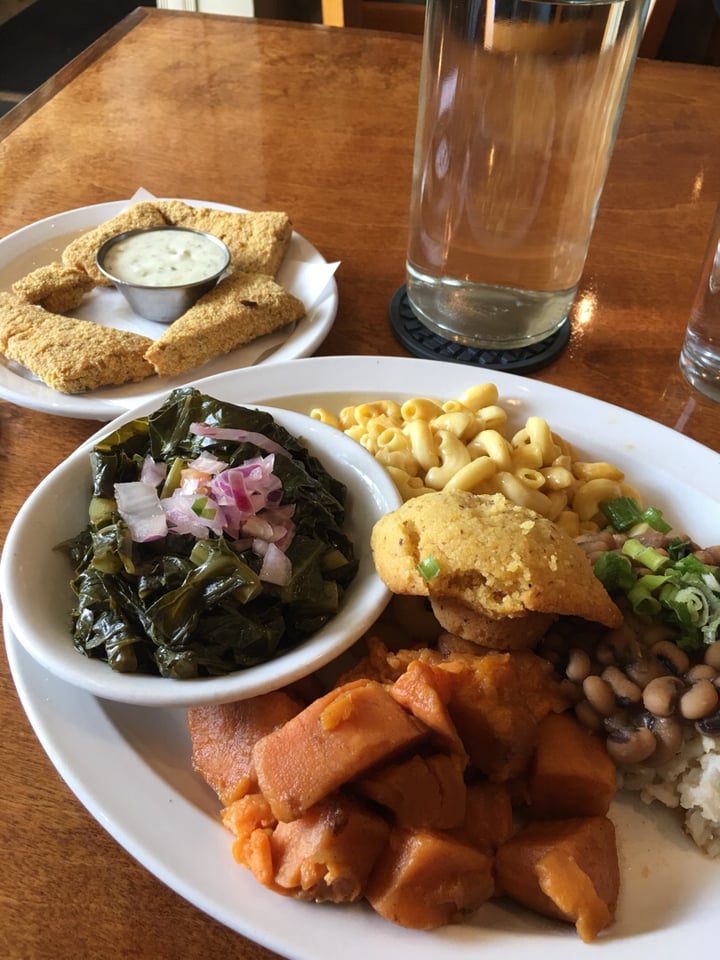 photo of Detroit Vegan Soul - East Soul Platter with Tofu “Catfish” shared by @cecdkc on  18 Jul 2019 - review