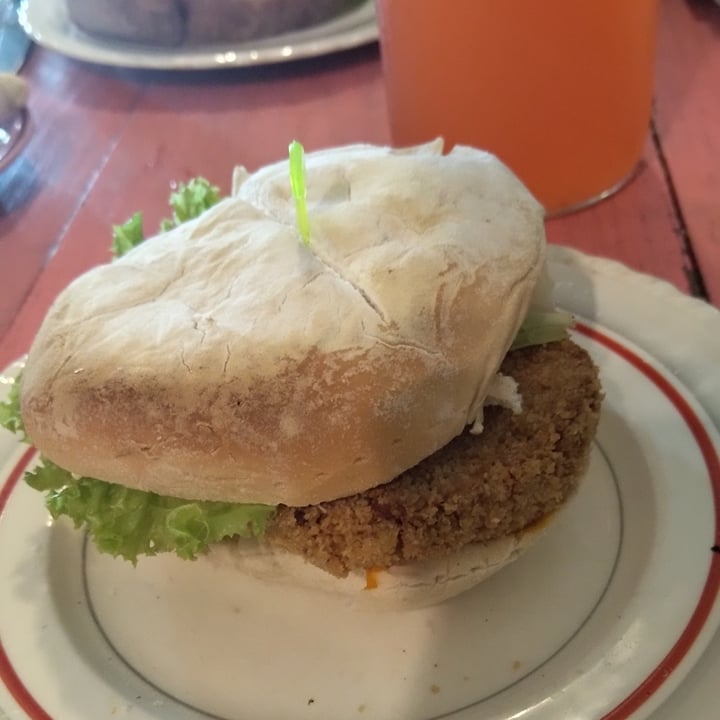 photo of La Vegana Cantina Sandwich De Milanesa De Garbanzos shared by @amem0rteh on  28 Feb 2022 - review